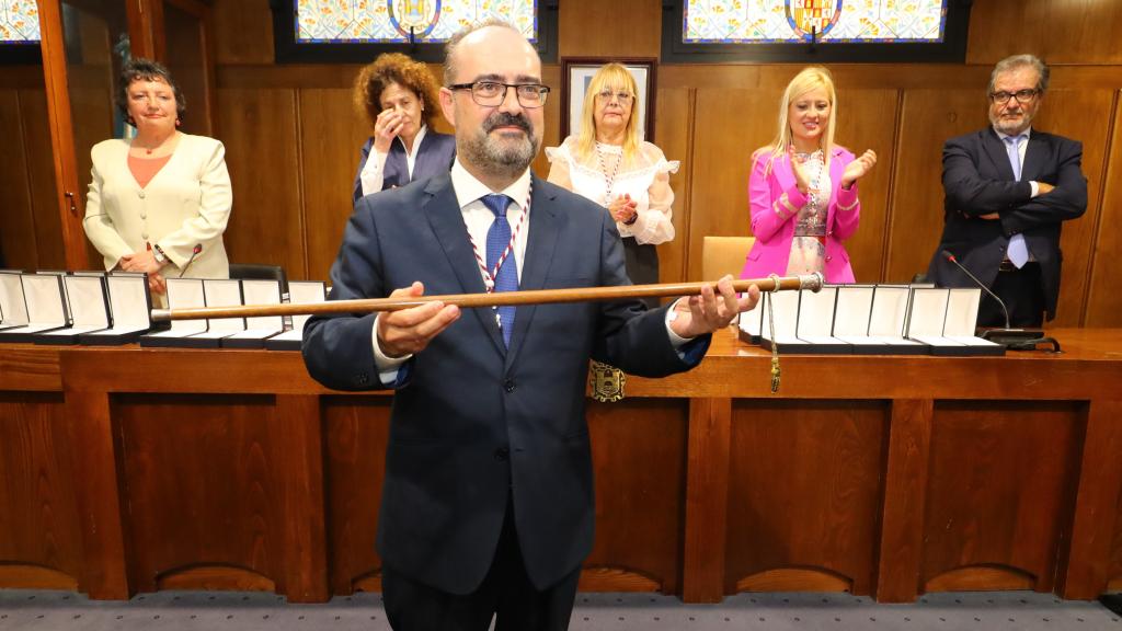 El ‘popular’ Marco Morala se convirtió hoy en el nuevo alcalde de Ponferrada