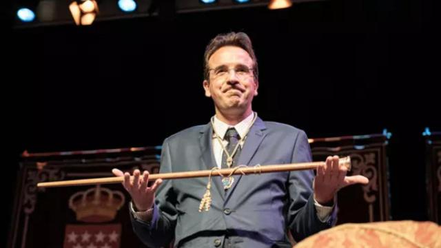 El alcalde de Leganés, Miguel Ángel Recuenco (PP), con el bastón de mando.