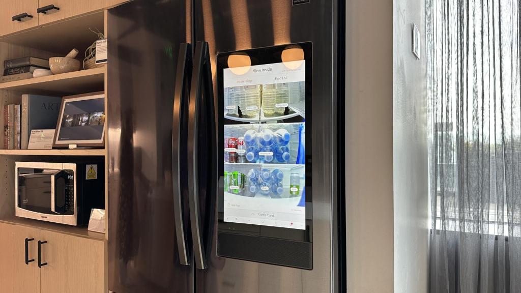 Frigorífico Samsung con Alexa y visión interior.