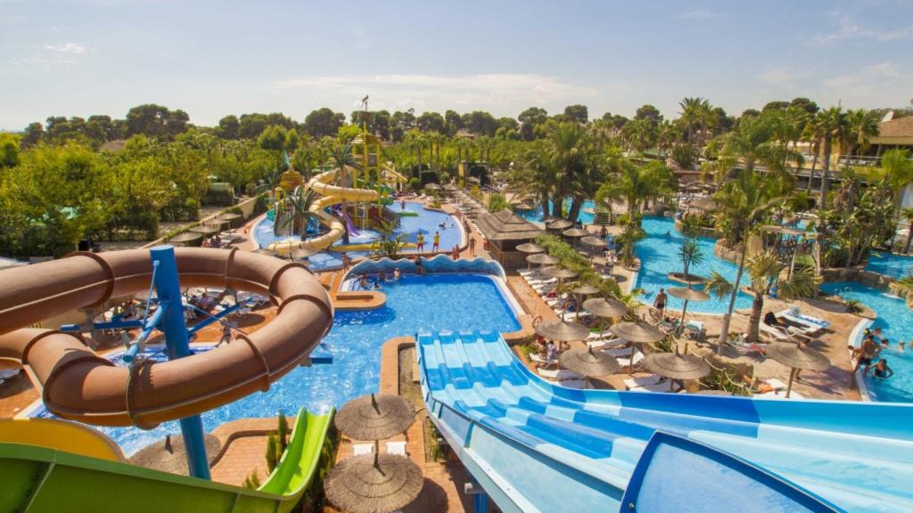Vistas a las instalaciones del campin de La Marina en Elche.