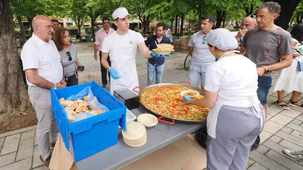 Carnero, de paellada en su primer día como alcalde