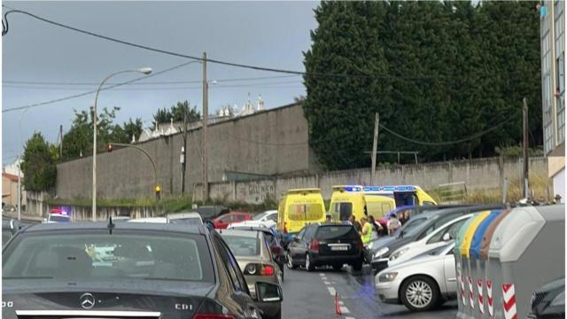 Intervención de los servicios de emergencias tras el accidente en Arteixo