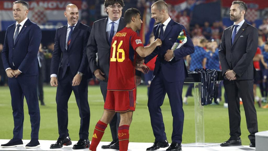 Rodri recoge el MVP de la UEFA Nations League