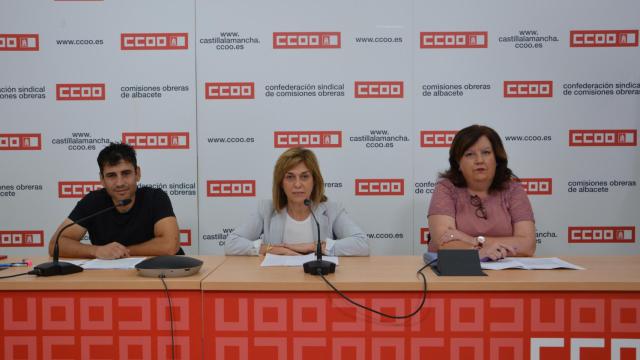 De izquierda a derecha, Carmen Olivas, Carmen Juste y Paco Gómez.