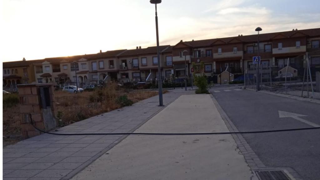 Una foto del cable de la calle Mar Menor de Atarfe que tomó Teresa después de sufrir la caída.