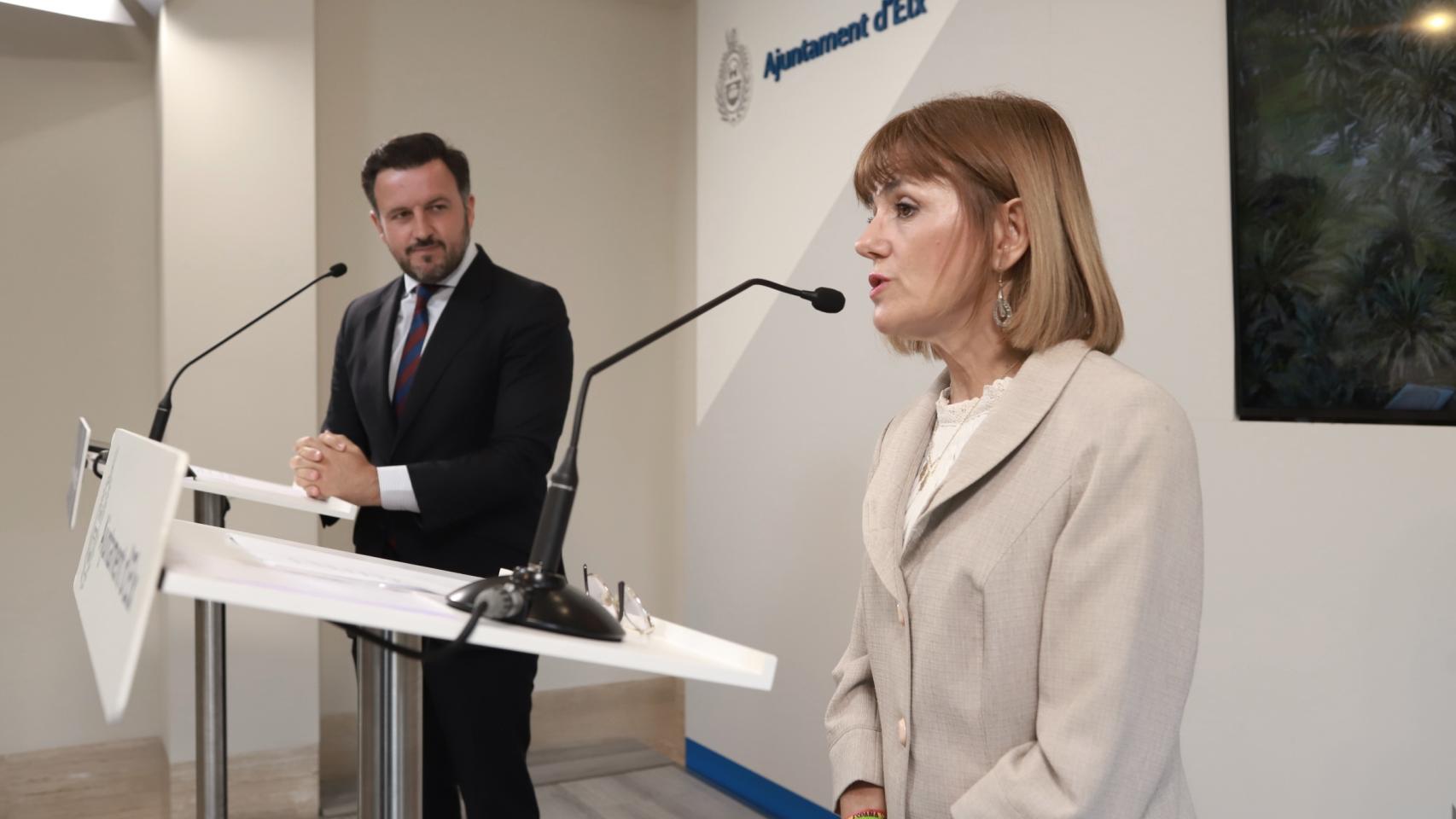Pablo Ruz (PP) y Aurora Rodil (Vox), este lunes en comparecencia de prensa.