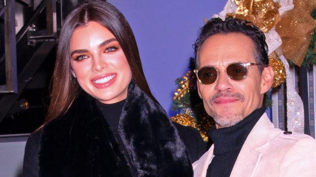 Marc Anthony y Nadia Ferreira en un acto público en Nueva York, en diciembre de 2022.