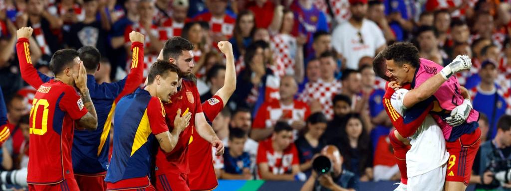Los jugadores de España celebran el título de la Nations League.