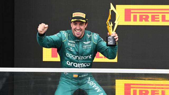 Fernando Alonso celebra su segundo puesto en el GP de Canadá.