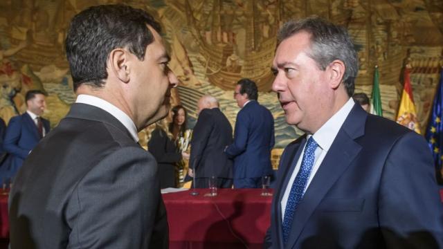 El presidente de la Junta de Andalucía, Juanma Moreno, y el secretario general del PSOE andaluz, Juan Espadas, en una imagen de archivo.