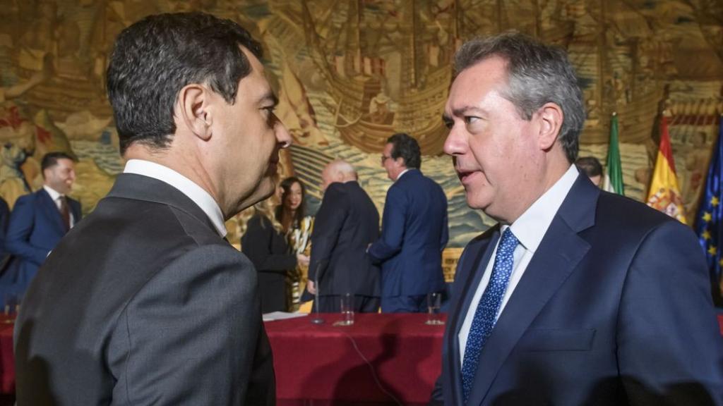 El presidente de la Junta de Andalucía, Juanma Moreno, y el secretario general del PSOE andaluz, Juan Espadas, en una imagen de archivo.