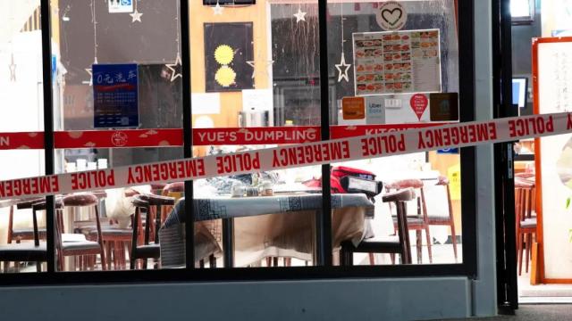 Exterior de uno de los restaurantes chinos donde se ha producido el ataque.