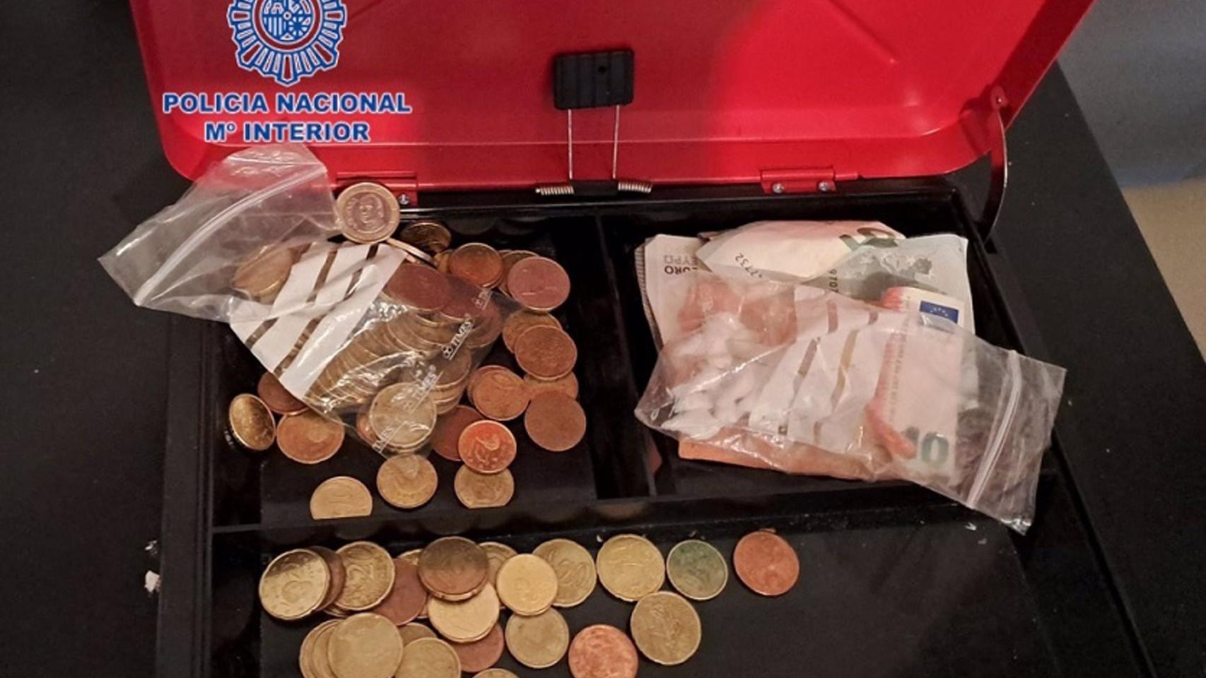 El dinero que localizaron los agentes.