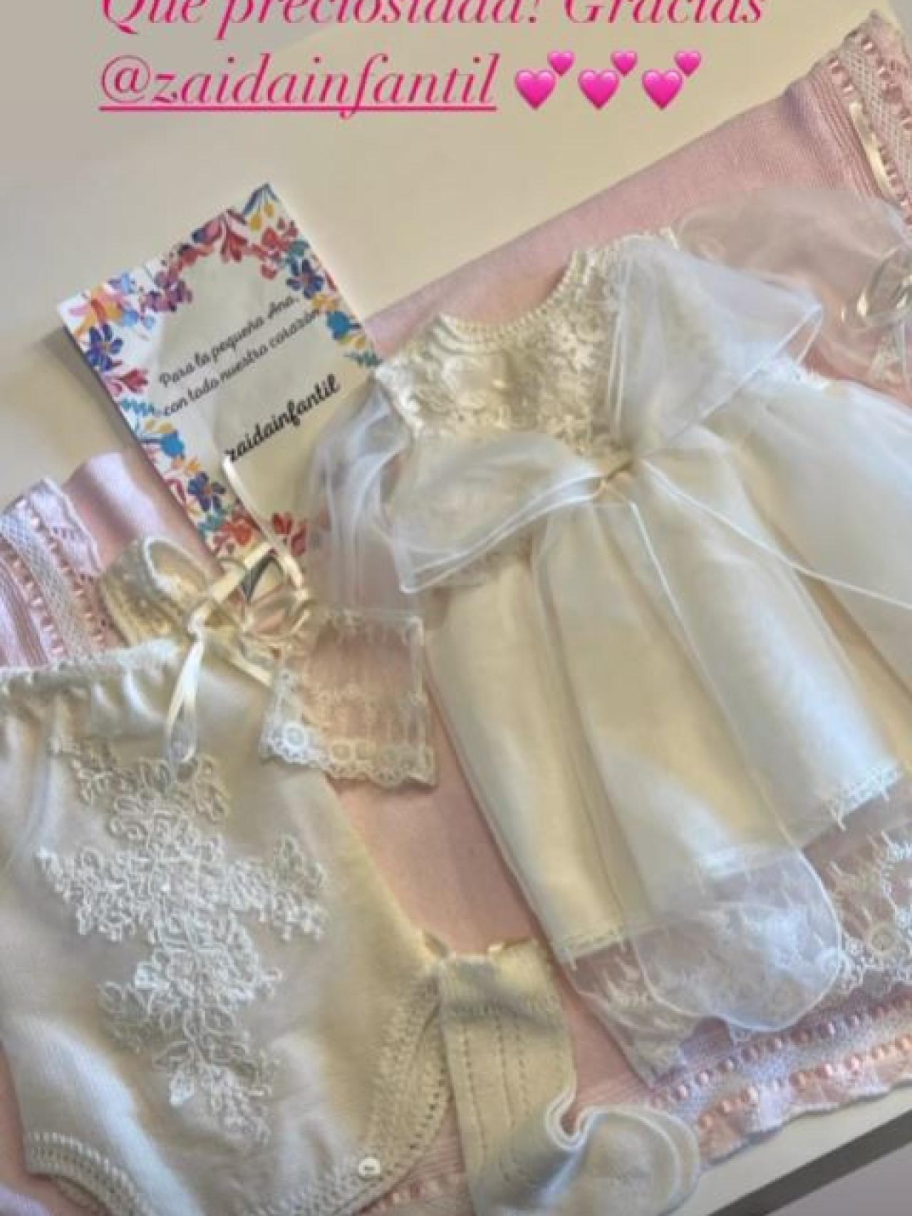 El traje de bautizo que ha recibido Ana Obregón en los últimos días.