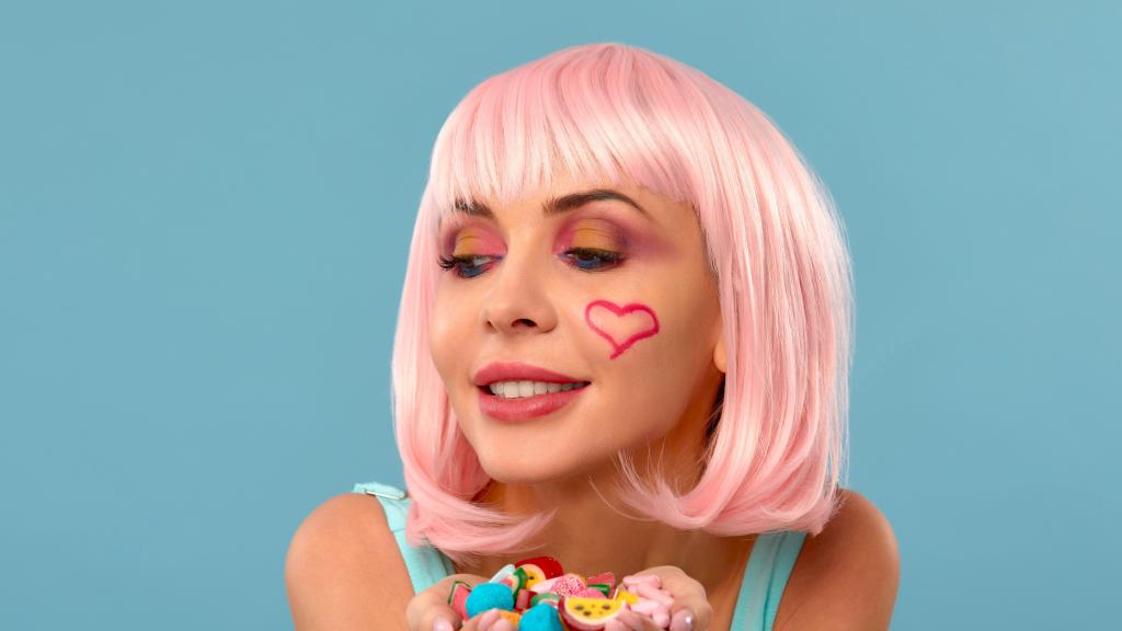 5 ideas de maquillaje atrevidas y llenas de color para triunfar durante la Semana del Orgullo