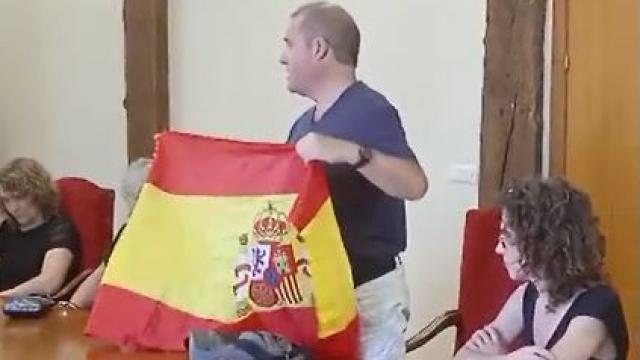 Juan Frommknecht durante el pleno de constitución de la corporación de Etxarri Aranatz.