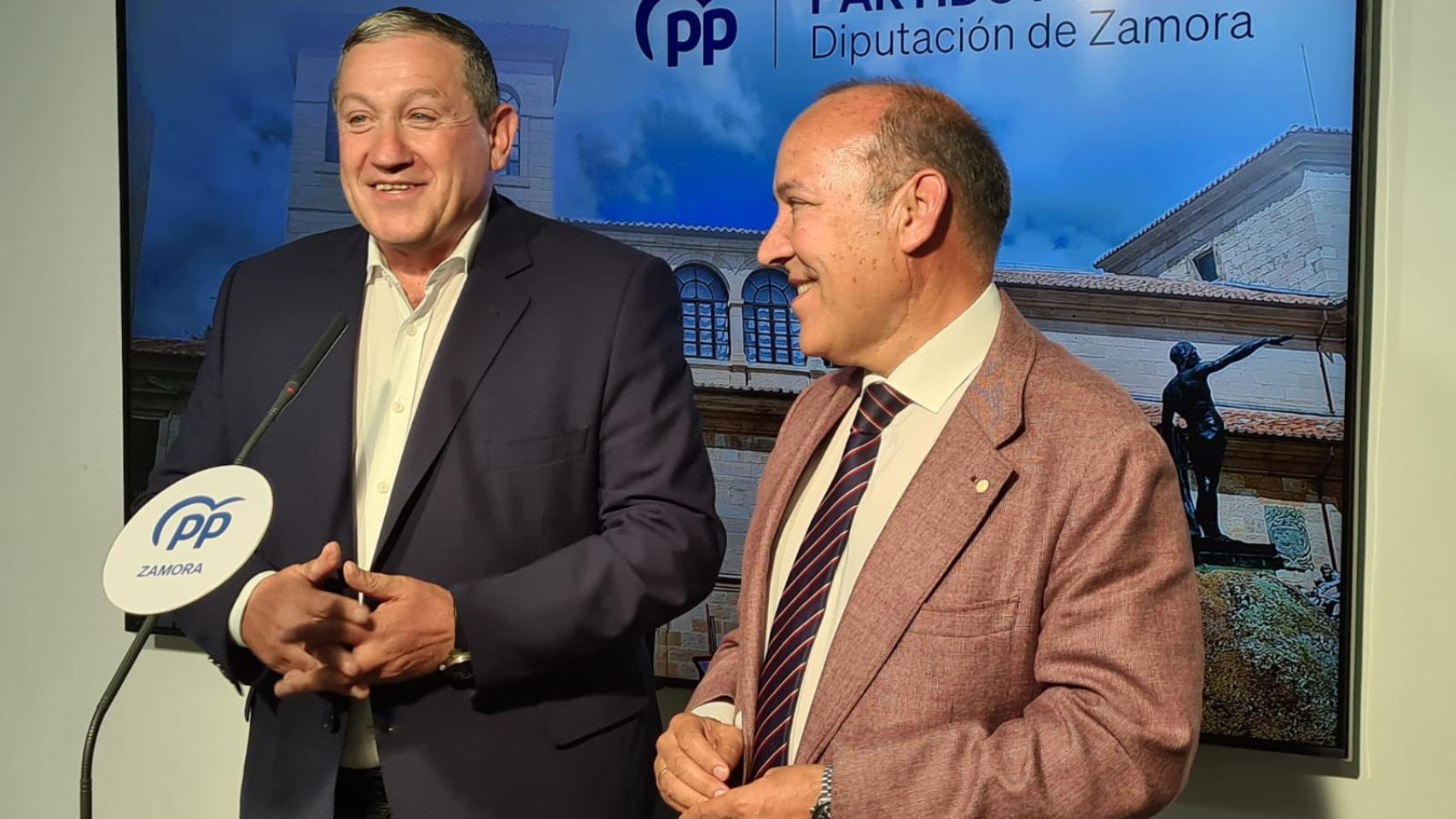 Javier Faúndez, a la izquierda, junto a José María Barrios, a la derecha
