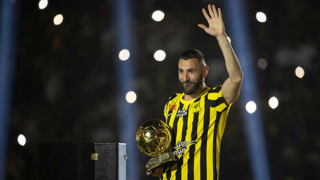 Benzema en su presentación con el Al Ittihad.
