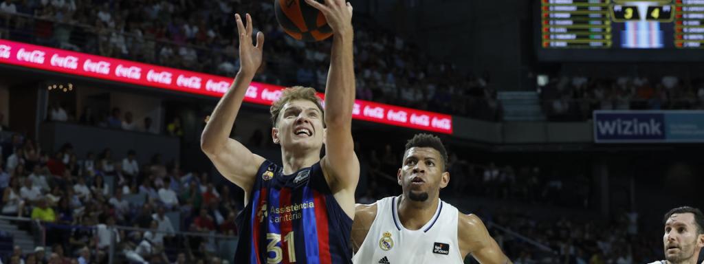 Canasta de Rokas Jokubaitis, en el tercer partido de la final de la Liga ACB 2022/2023