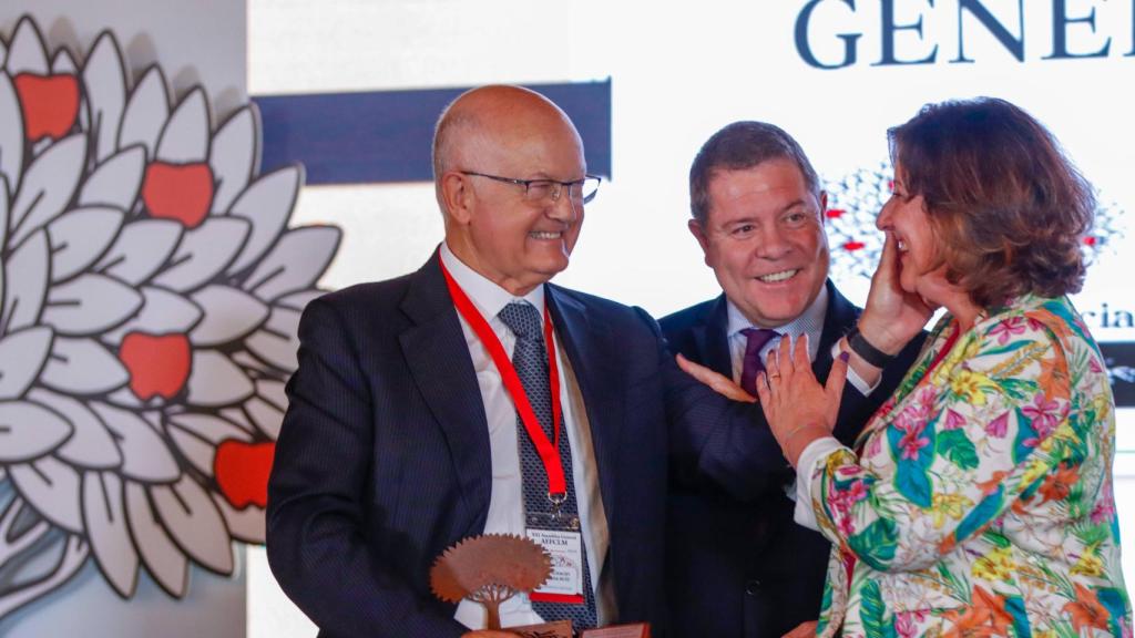 Juan Ignacio de Mesa, Emiliano García-Page y Patricia Franco, de izquierda a derecha.