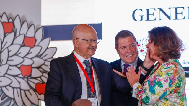 Juan Ignacio de Mesa, Emiliano García-Page y Patricia Franco, de izquierda a derecha.