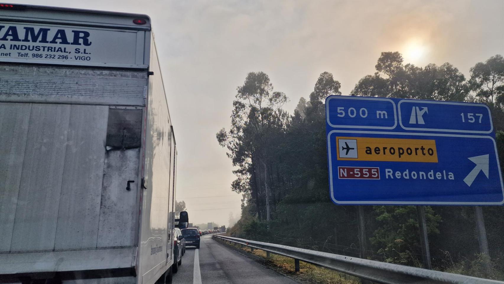 Atasco en la AP-9 a la altura del Aeropuerto de Vigo.