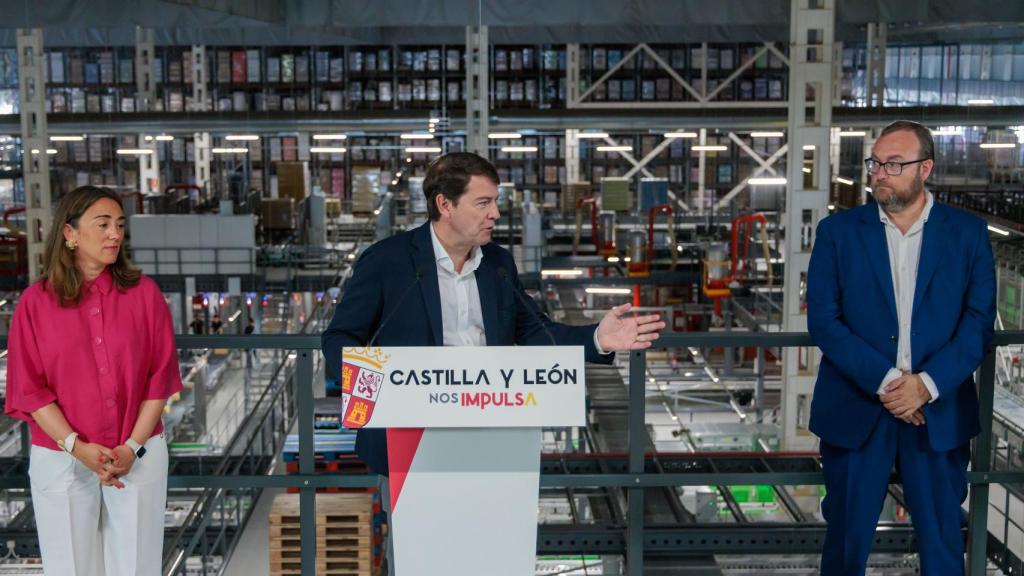 Mañueco en la visita al centro logístico de Mercadona en el polígono de Villadangos