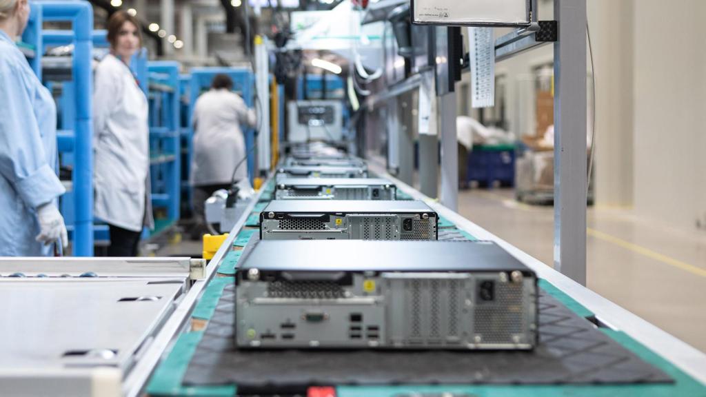 Fabricación de equipos en la planta.