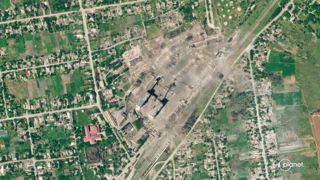 Vista de un depósito de municiones antes de ser destruido, en medio del ataque de Rusia a Ucrania, en Rykove , Ucrania controlada por Rusia, 18 de mayo de 2023