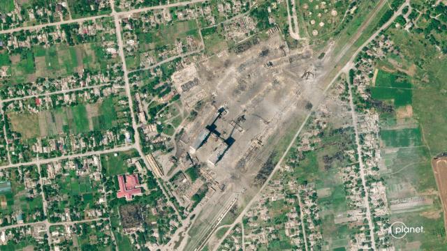 Vista de un depósito de municiones antes de ser destruido, en medio del ataque de Rusia a Ucrania, en Rykove , Ucrania controlada por Rusia, 18 de mayo de 2023