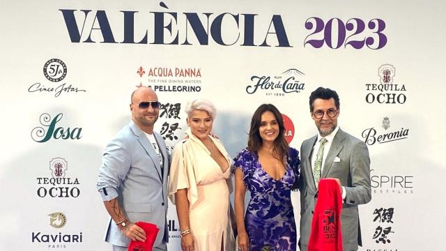 Quique Dacosta, derecha, a su llegada a la gala en Valencia de los mejores restaurantes del mundo.
