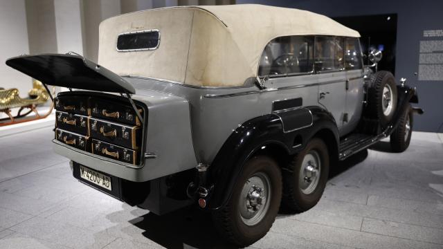 El Mercedes-Benz Especial todoterreno 540 G4 W31 que Hitler regaló a Franco. Foto: Rodrigo Jiménez (Efe)