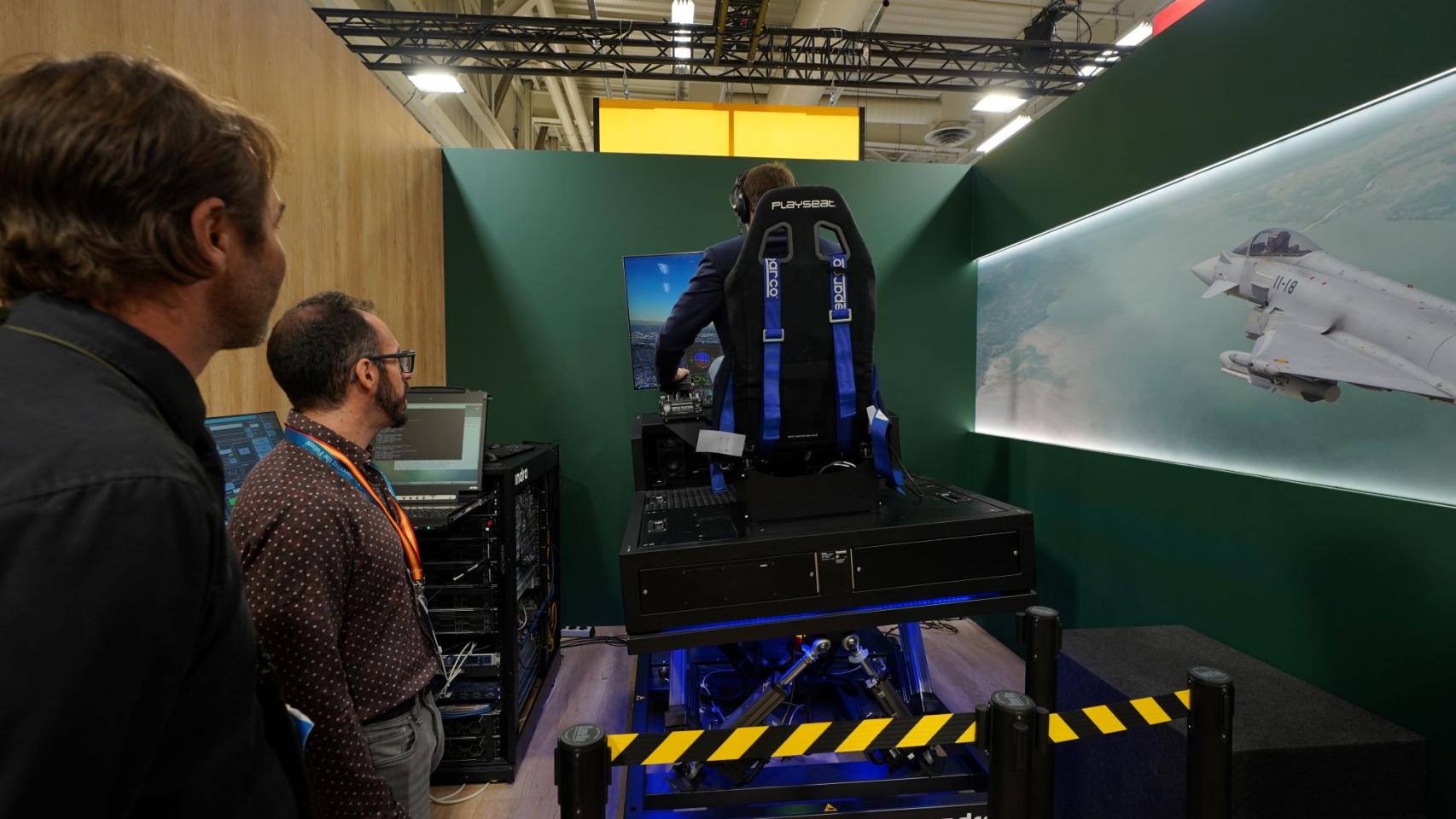 Una de las recreaciones de tecnología militar exhibidas en el pabellón de España, a cargo de Indra. FOTO: Indra.