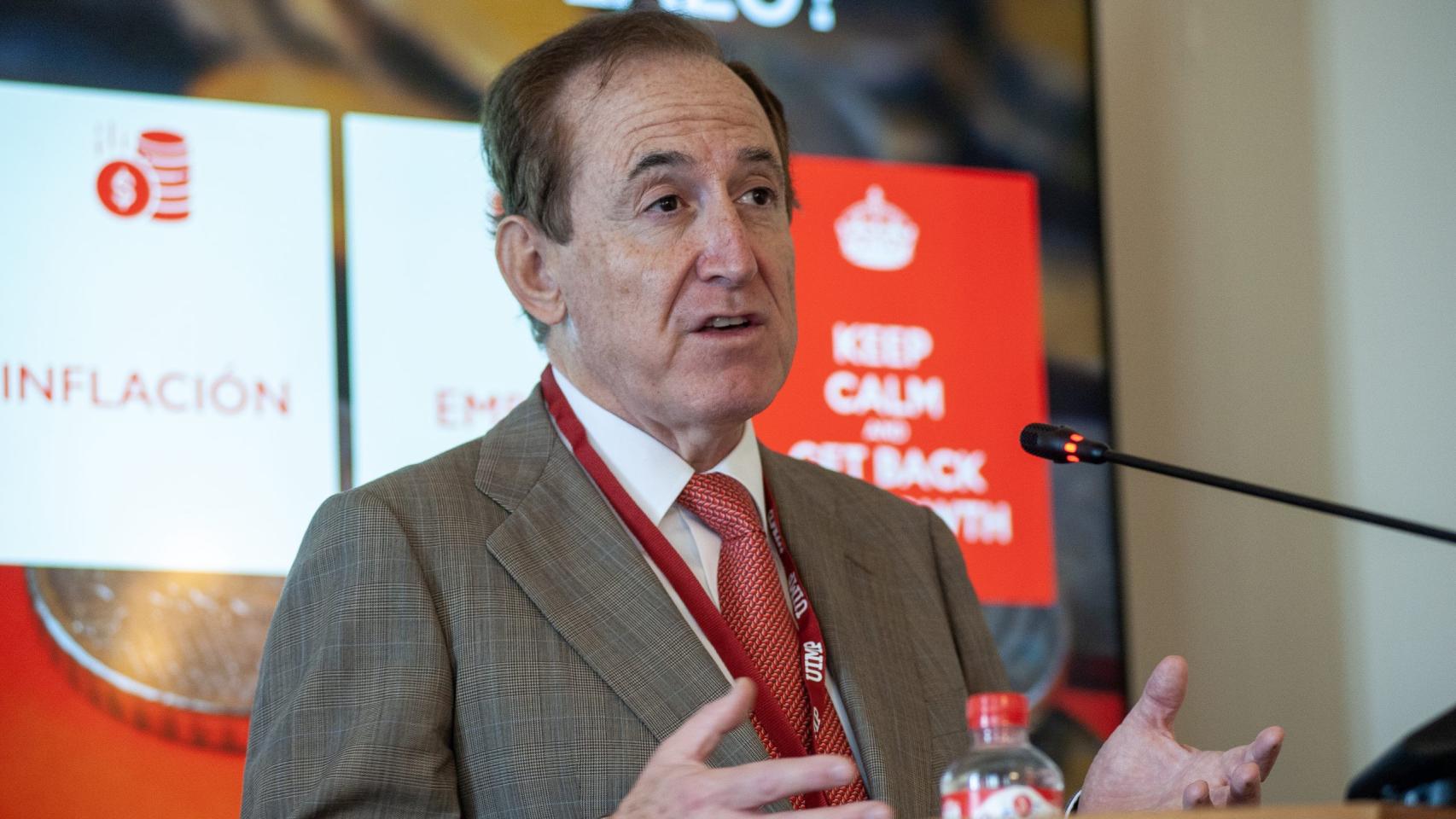Antonio Huertas, presidente de Mapfre, durante su intervención en el curso de economía organizado por la APIE en la Universidad Menéndez Pelayo de Santander.