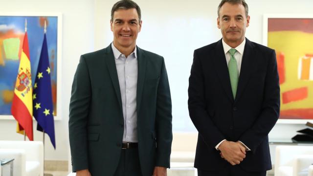 El presidente del Gobierno, Pedro Sánchez, ha mantenido un encuentro en el Palacio de La Moncloa con el consejero delegado de BP, Bernard Looney