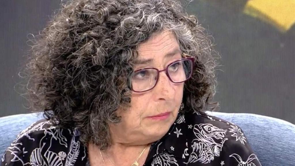 Lola Medina sentada en el plató de 'Deluxe'.