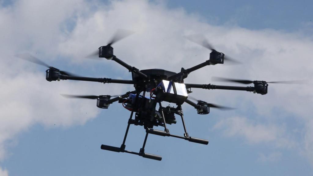 Dron octocóptero civil usado por las tropas ucranianas