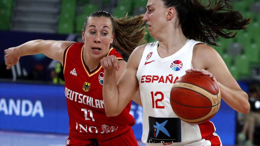 Maite Cazorla, con el balón.