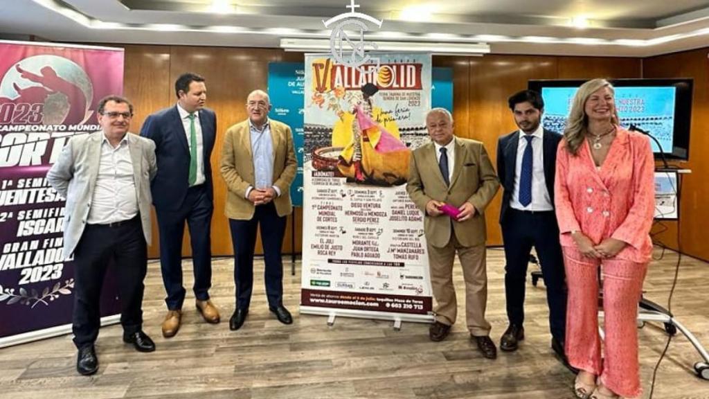 Foto de familia en la presentación de la feria taurina de Valladolid