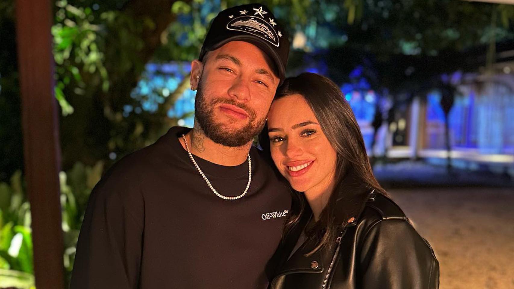 Neymar junto a su novia, Bruna, en una imagen compartida en las redes sociales.