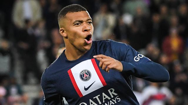 Kylian Mbappé celebra un gol con el PSG