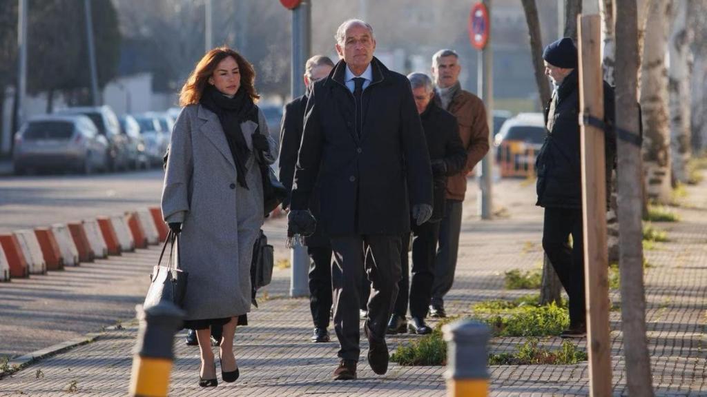 Belén Gil, junto a Francisco Camps a su llegada a la Audiencia Nacional por el caso Gürtel.
