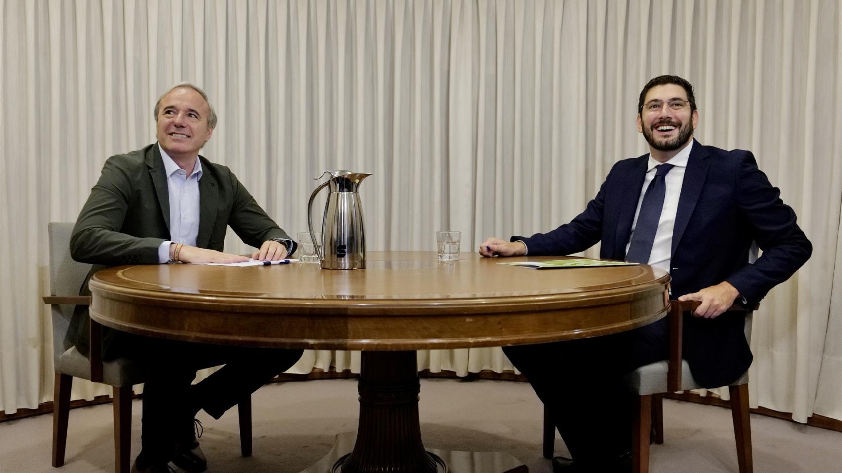 Jorge Azcón y Alejandro Nolasco en una reunión entre el PP y Vox en Aragón