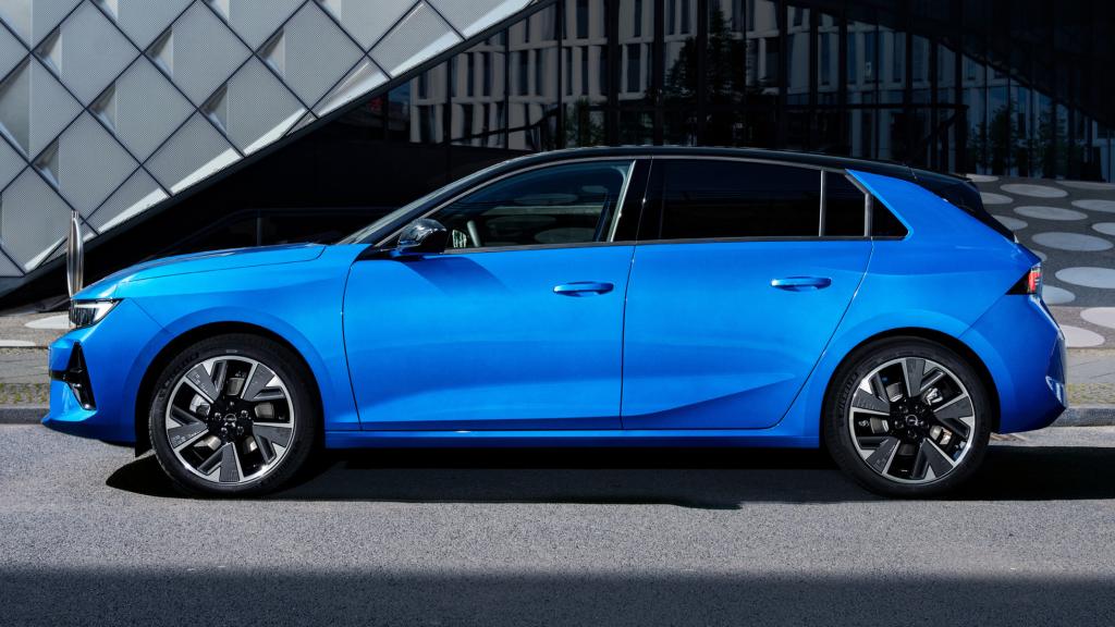 El Opel Astra tiene una longitud de 4,37 metros.
