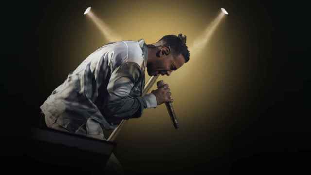 Así fue el paso de Romeo Santos por Sanxenxo (Pontevedra): miles de fans y horas de espera