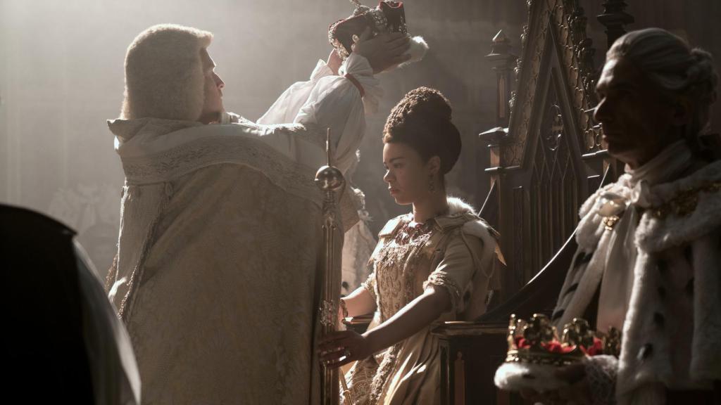 Escena de la coronación en 'La reina Carlota'.