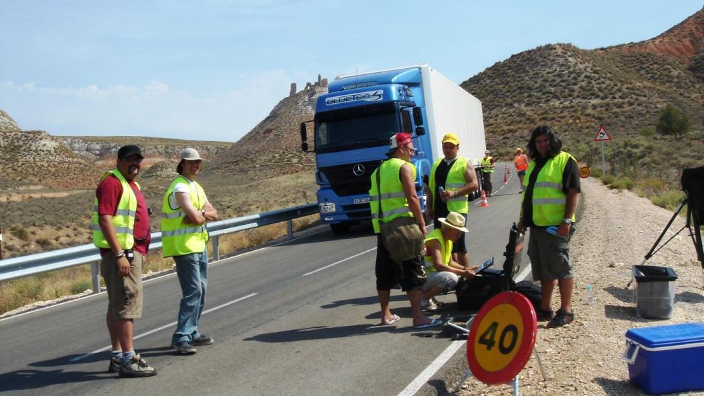 Rodaje del anuncio del Mercedes Bluetec en la carretera que atraviesa la finca.