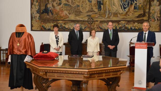 Acto de donación traje académico y Medalla de la USAL de Salvador Sánchez-Terán