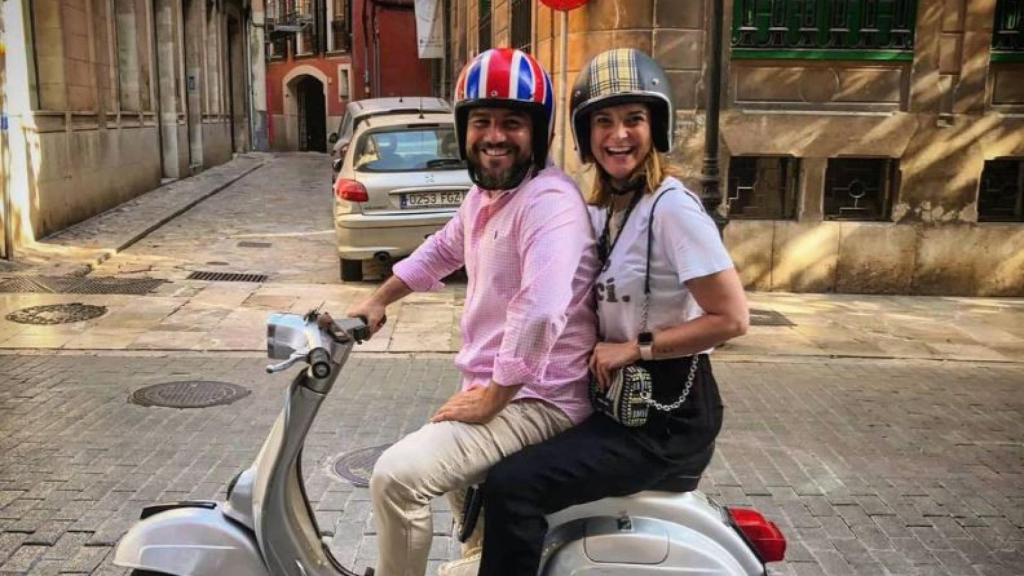 Marga Prohens, con su marido, Javier Bonet.