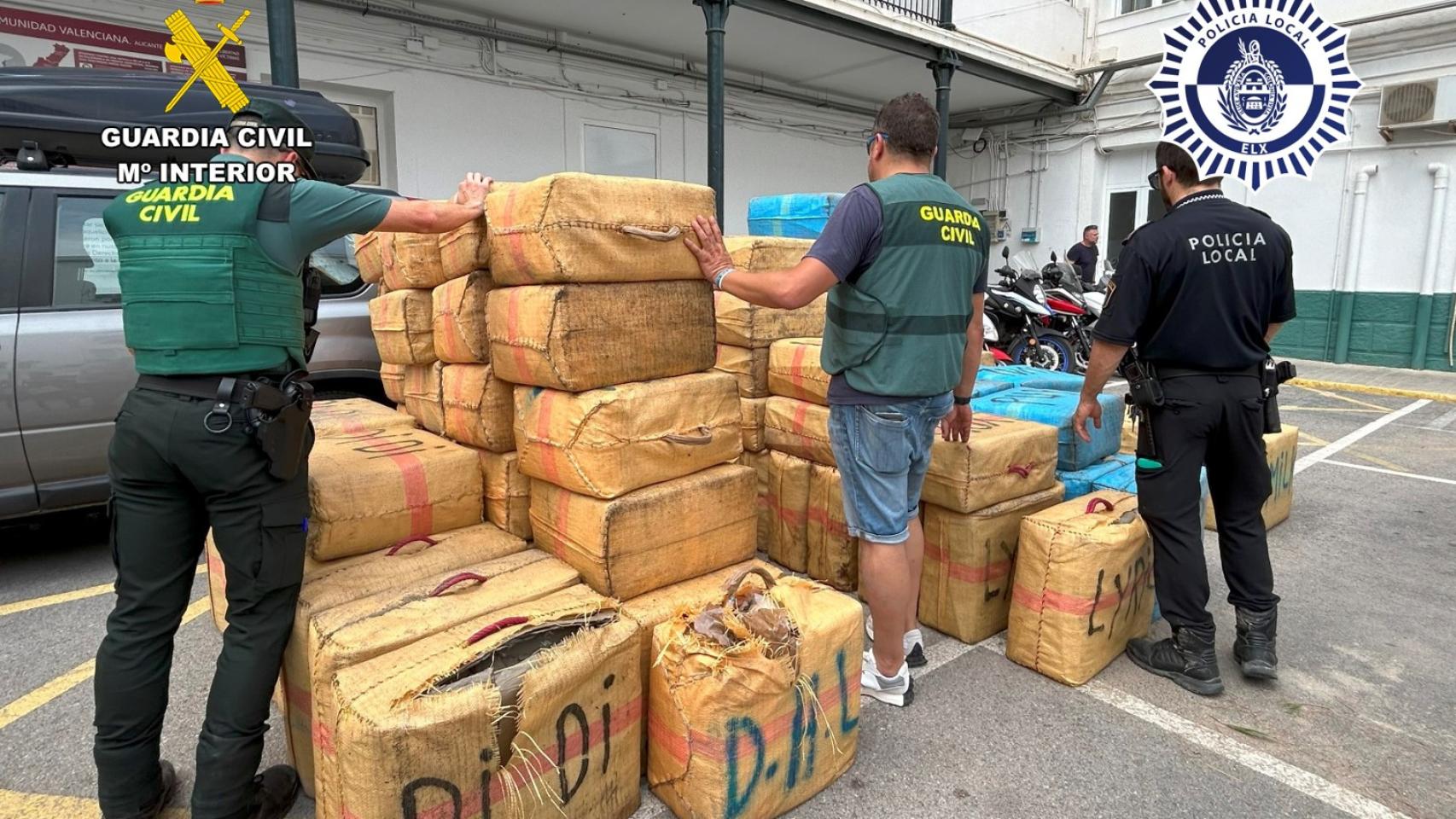 El alijo encontrado en la operación conjunta de la Guardia Civil y la Policía Local de Elche.